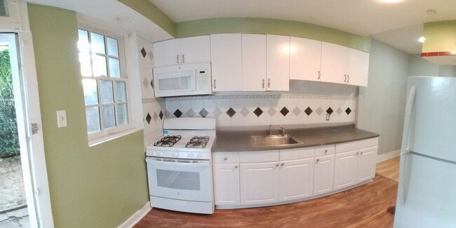 Building Photo - 3 Bedroom 1 Bath Home