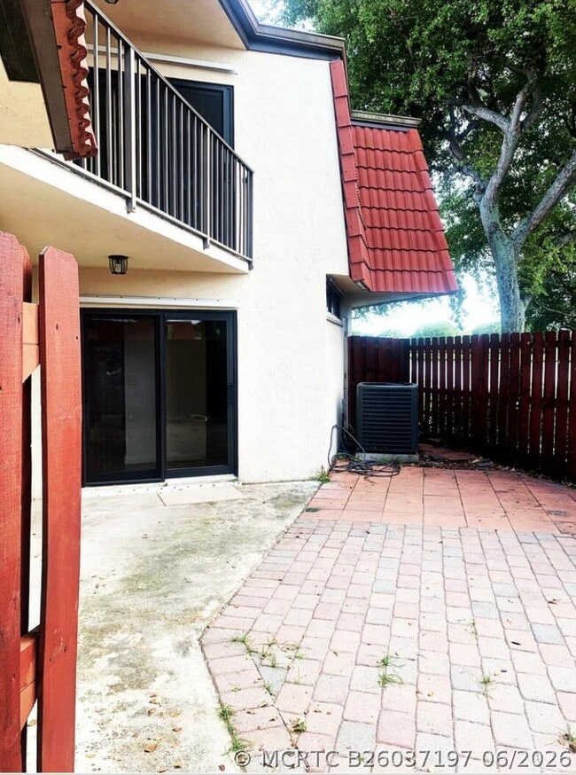 Building Photo - 3915 Victoria Dr