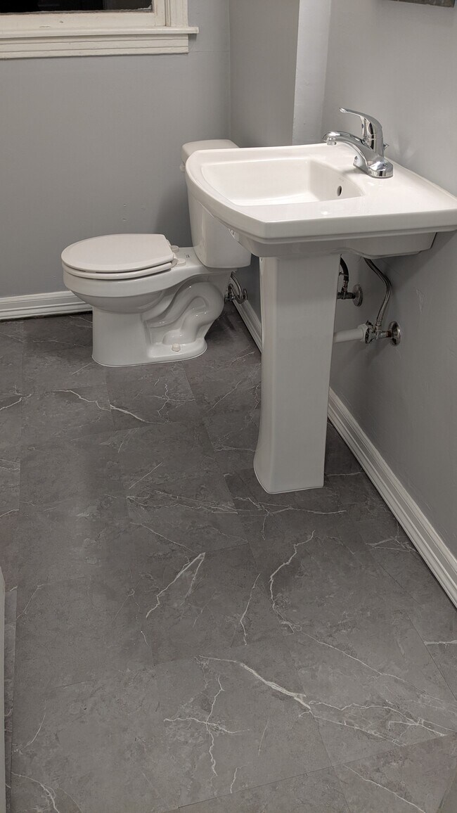 Bathroom1 - 3500 Wilma Ave