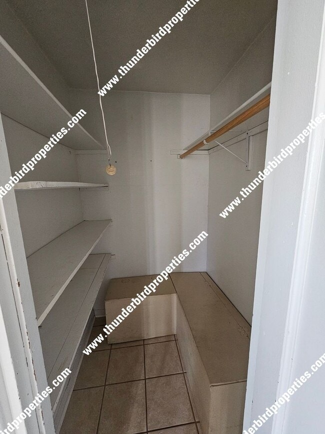 Building Photo - Cute 1 Bedroom, 1 Bathroom with walk in cl...