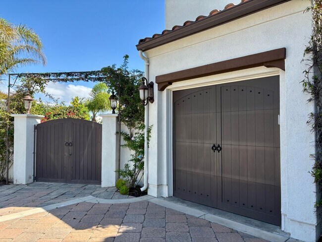 Building Photo - Boat Dock Home | Gated Community | Oxnard ...