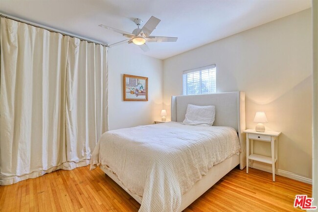 Building Photo - 4722 Ventura Canyon Ave