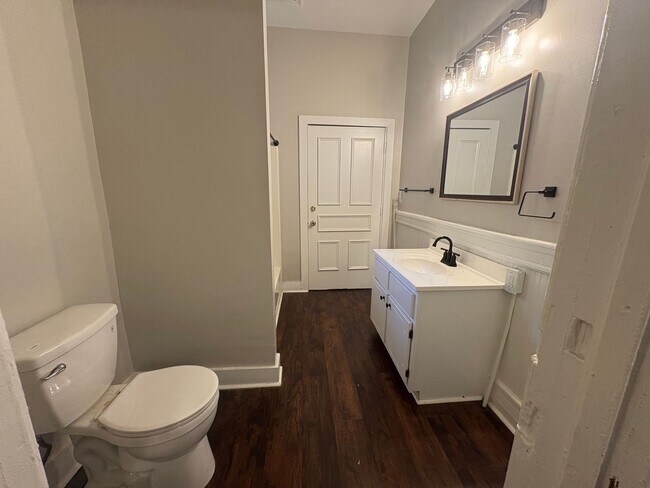 Building Photo - 384 Spring St