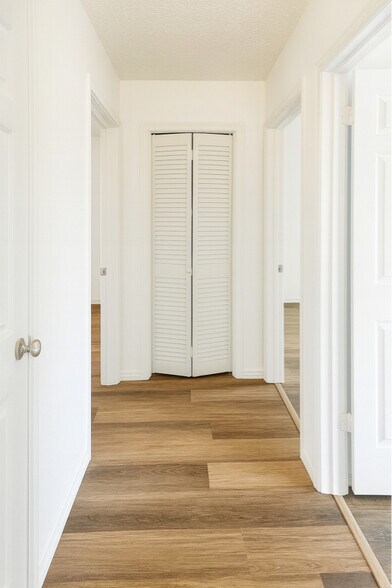 Building Photo - 614 E Live Oak St