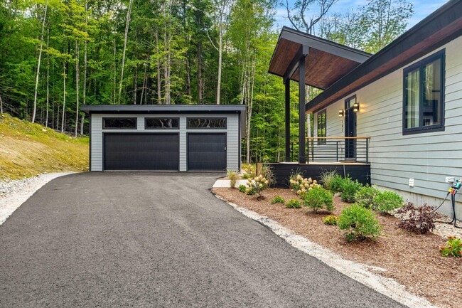 Building Photo - 162 Pond Rd