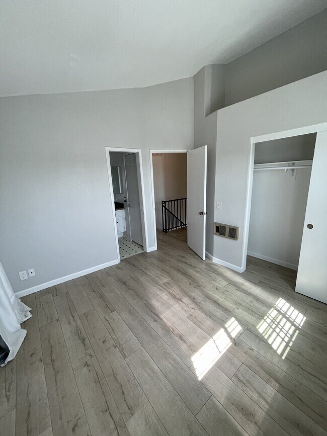 Building Photo - $2,990 - 2 Bed / 3 Bath Beautiful Condo in North Park