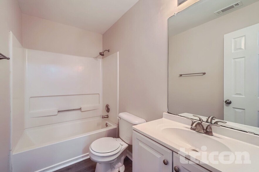 Building Photo - 5799 Village Loop