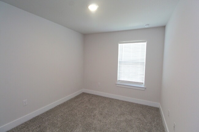 Building Photo - Nature Creek 3BD Townhome w/ Garage, Pool ...