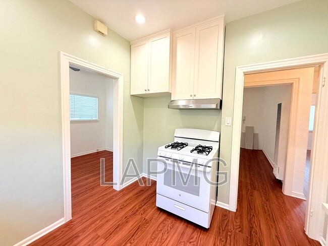 Building Photo - 2751 Pomeroy Ave