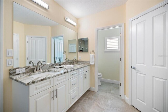 Building Photo - 2339 Datura St