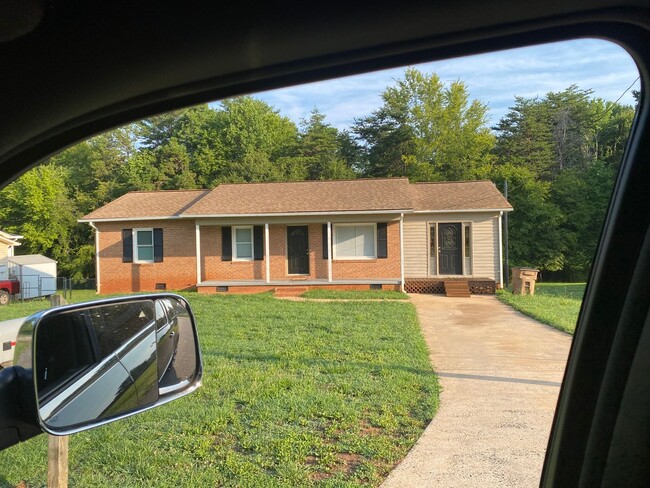 Building Photo - 3/1.5 located in Shelby, NC (Minor Repairs...