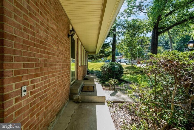 Building Photo - 8916 Braeburn Dr
