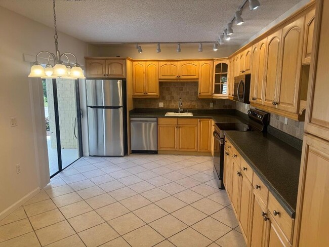 Building Photo - 1615 16th Terrace