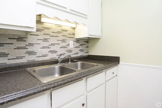 Building Photo - La Casa Estates