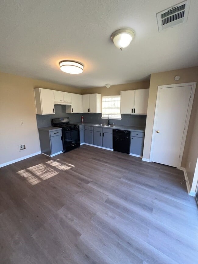 Building Photo - 16410 Amy Ridge Rd