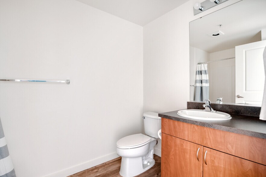 Building Photo - 10410 NE 2nd St