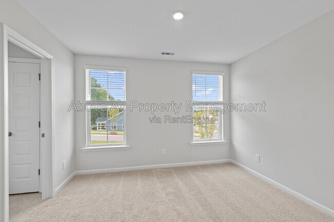 Building Photo - 204 White Oak Gdn Wy