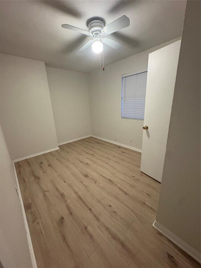 Building Photo - 4009 Hillside Dr