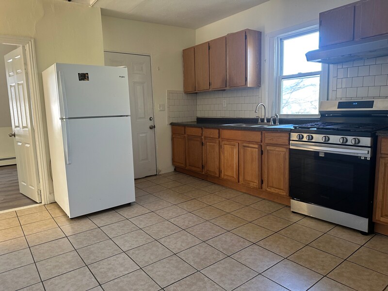 Building Photo - 106 Taylor St