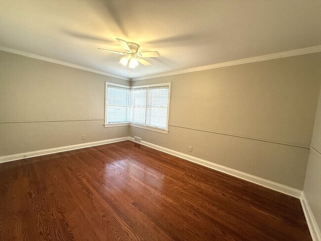 Building Photo - Spacious 3 Bedroom 2 Bath Home