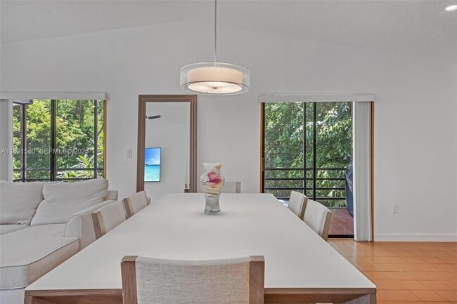 Building Photo - 139 N Bay Harbor Dr