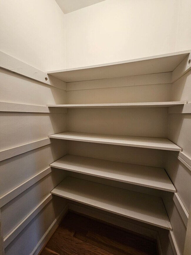 Building Photo - WITCH DUCK POINT