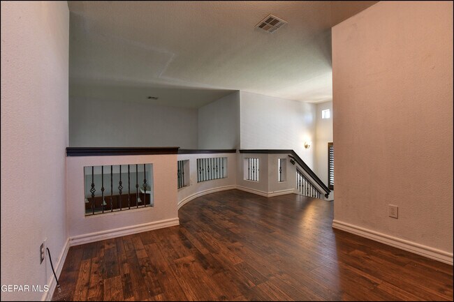Building Photo - 5649 Valley Maple Dr