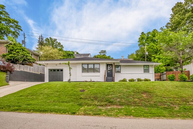 Building Photo - 36 Shadow Lawn Dr