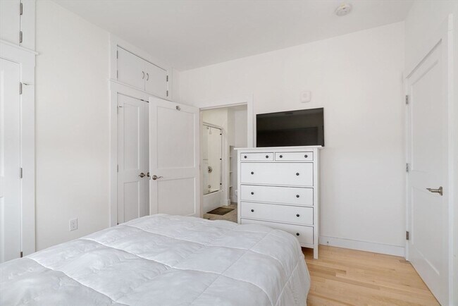 Building Photo - 70 Prospect St