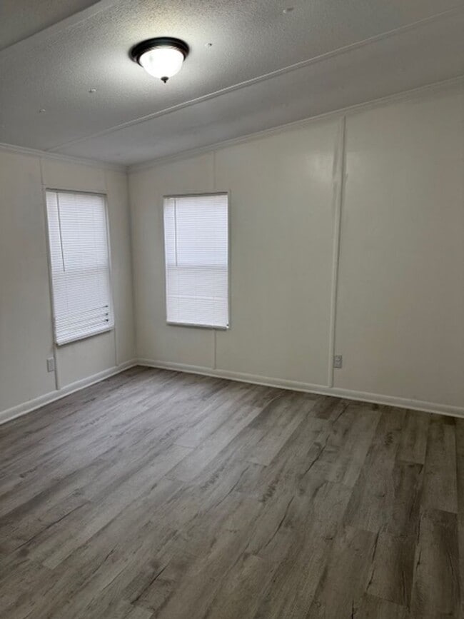 Building Photo - 3 Bedroom 2 Bath Doublewide Mobile Home