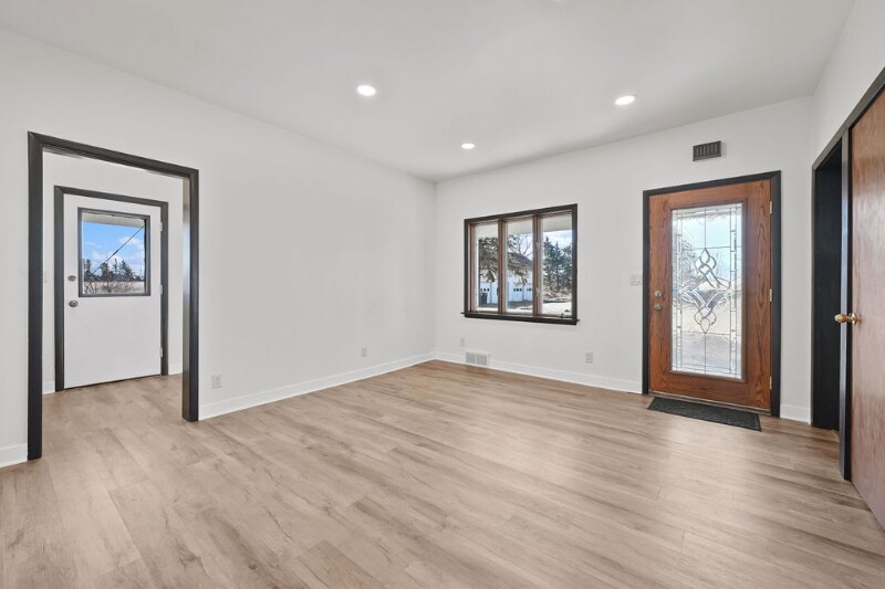 Building Photo - 233055 Schoolhouse Ln