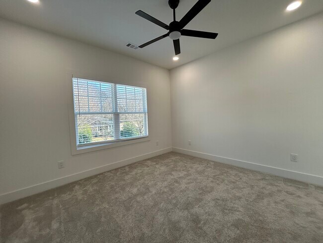 Building Photo - 73 Whitefoord Ave SE