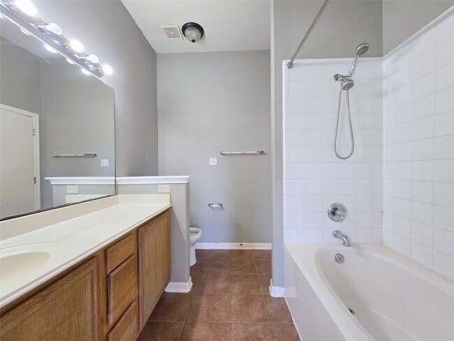 Building Photo - 811 Forest Hillside Ln