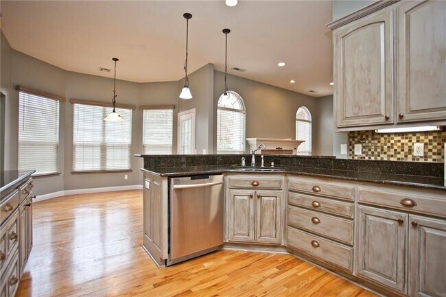 Building Photo - 5304 S 44th St