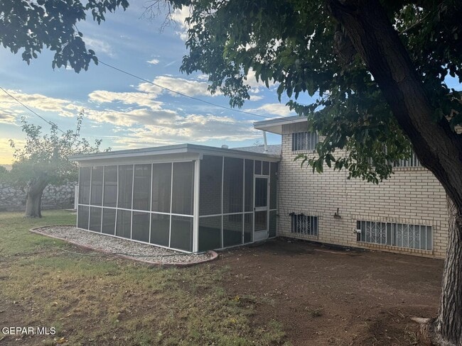 Building Photo - 8800 Sampson Ct