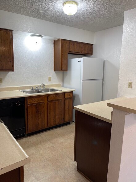 Building Photo - 1007 Spring Loop