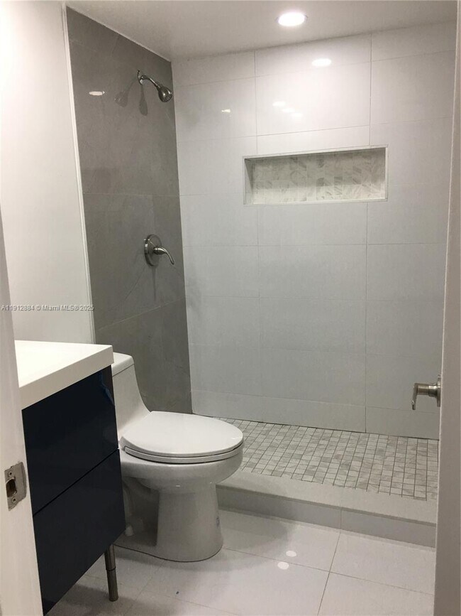 Building Photo - 22085 Cocoa Palm Way