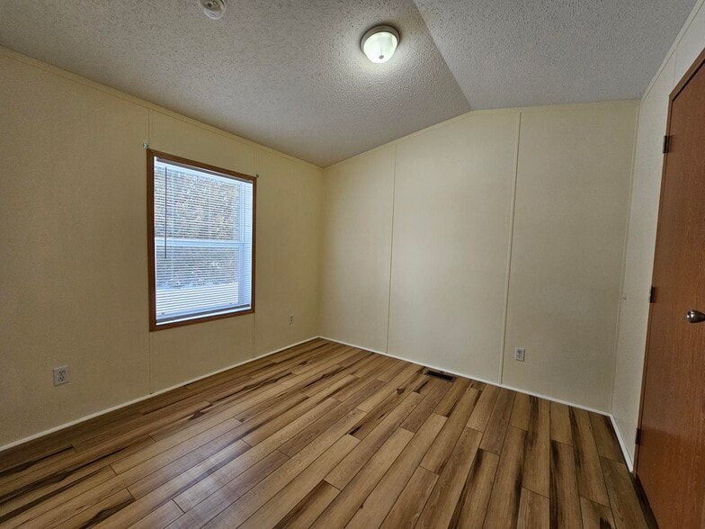 Building Photo - 47 Noble Ln