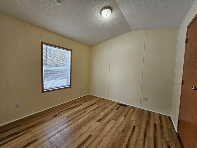 Building Photo - 47 Noble Ln