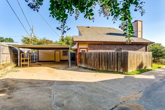 Building Photo - Great 2 Bed 2 Bath Townhouse in S Arlington- 76017