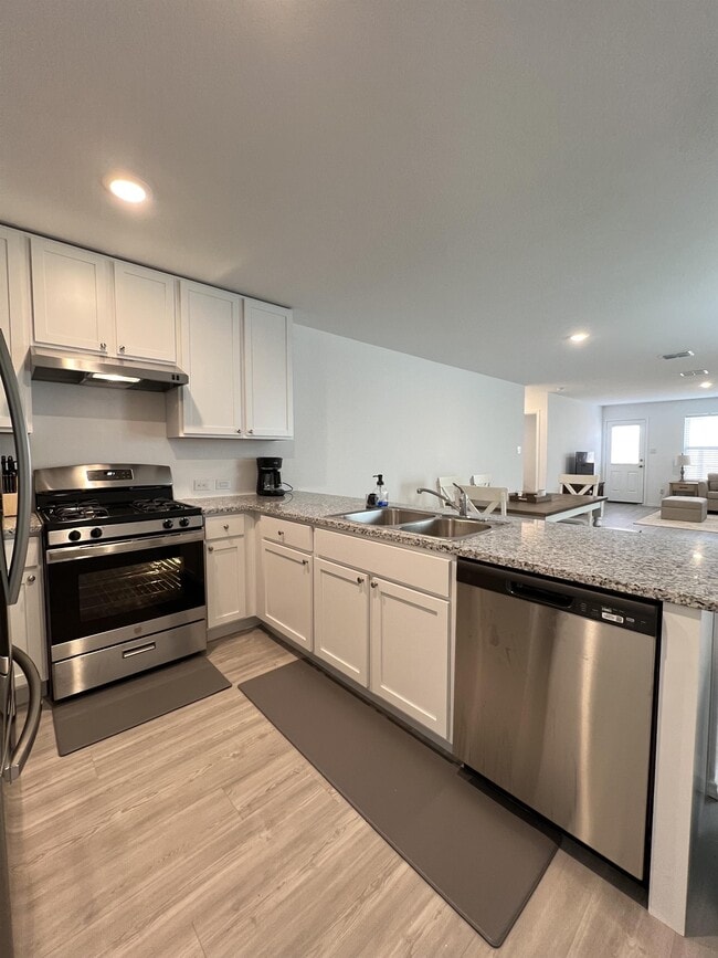 Building Photo - 8523 Grosbeak Cv