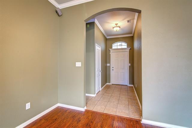 Building Photo - 304 Vista Way Dr