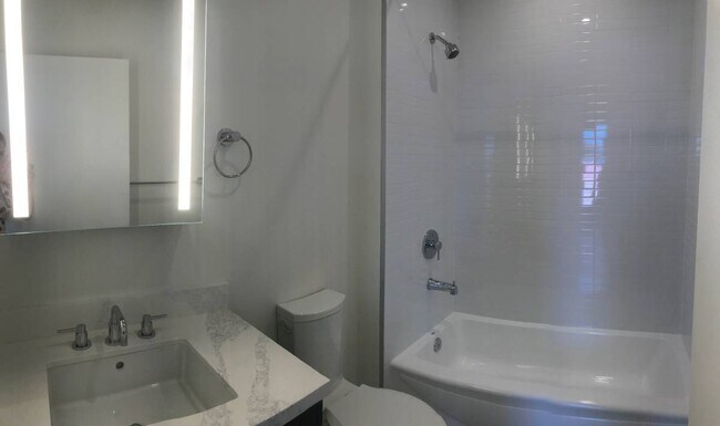 Building Photo - 5359 W Adams Blvd