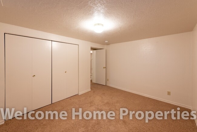 Building Photo - Beautiful Country Home on 1 Acre