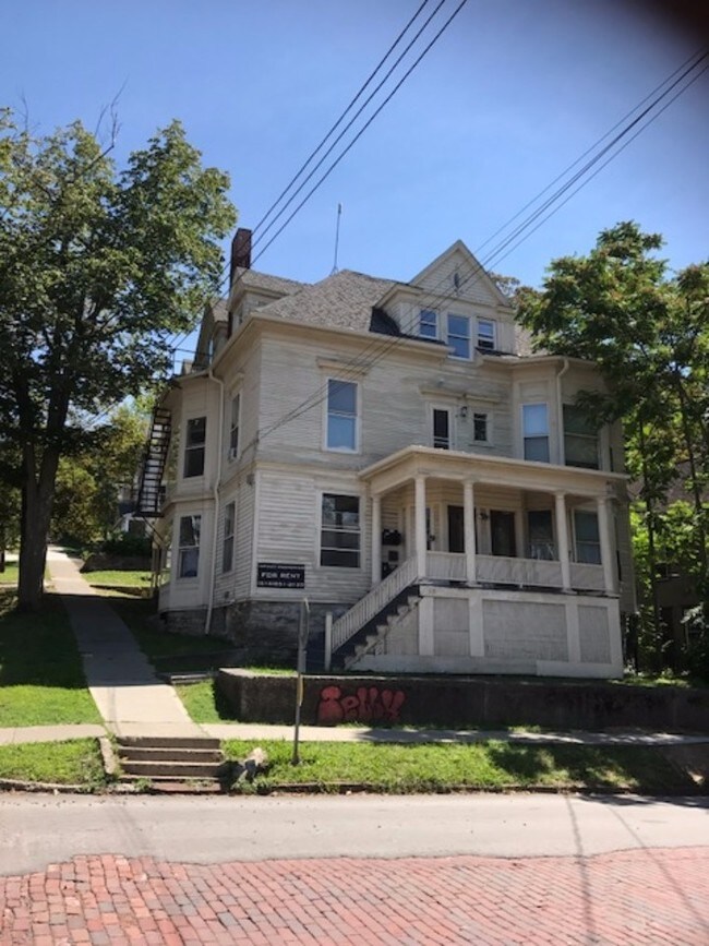 Building Photo - 119 Stewart Ave