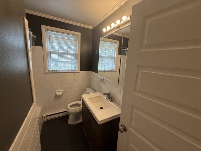 Building Photo - Updated 3 bed 2 bath. Garage and screened porch