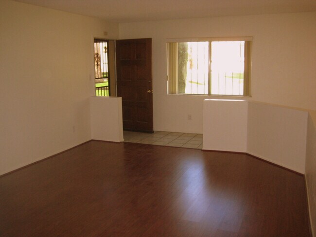 Building Photo - 810 S Kolb Rd