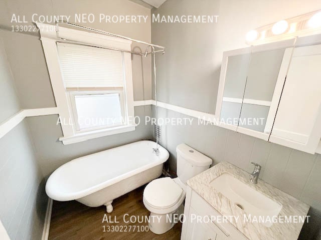 Building Photo - 3310 E 134th St