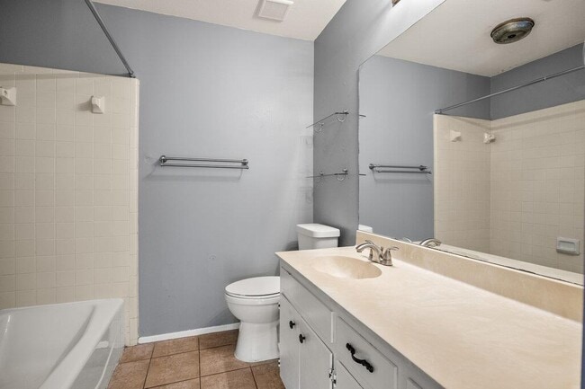 Building Photo - 16015 Stoneham Cir