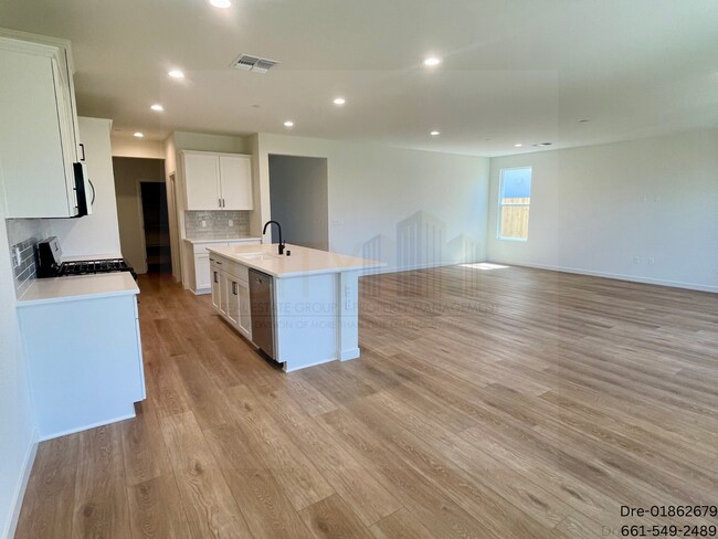 Building Photo - 8607 Avon St